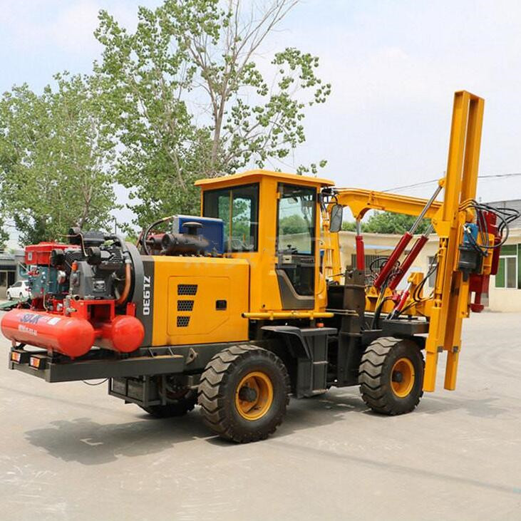 液壓公路護(hù)欄鉆孔機(jī)，裝載機(jī)打樁機(jī)熱銷